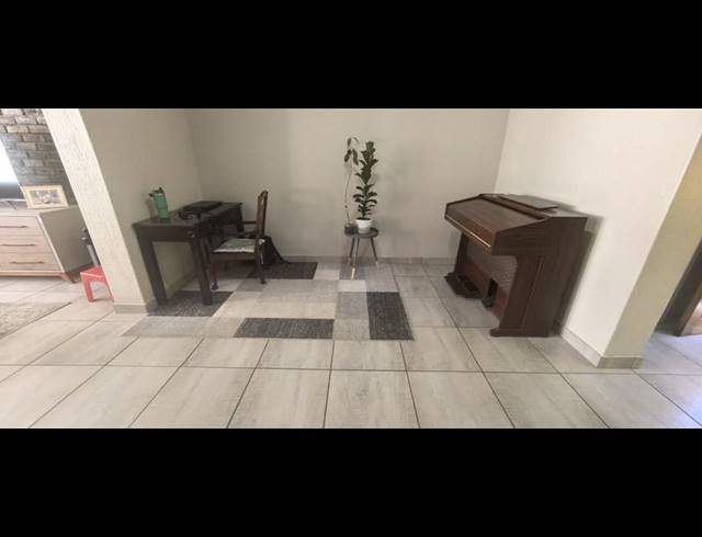 3 BEDROOM APARTMENT FOR SALE IN FLORIDA PARK